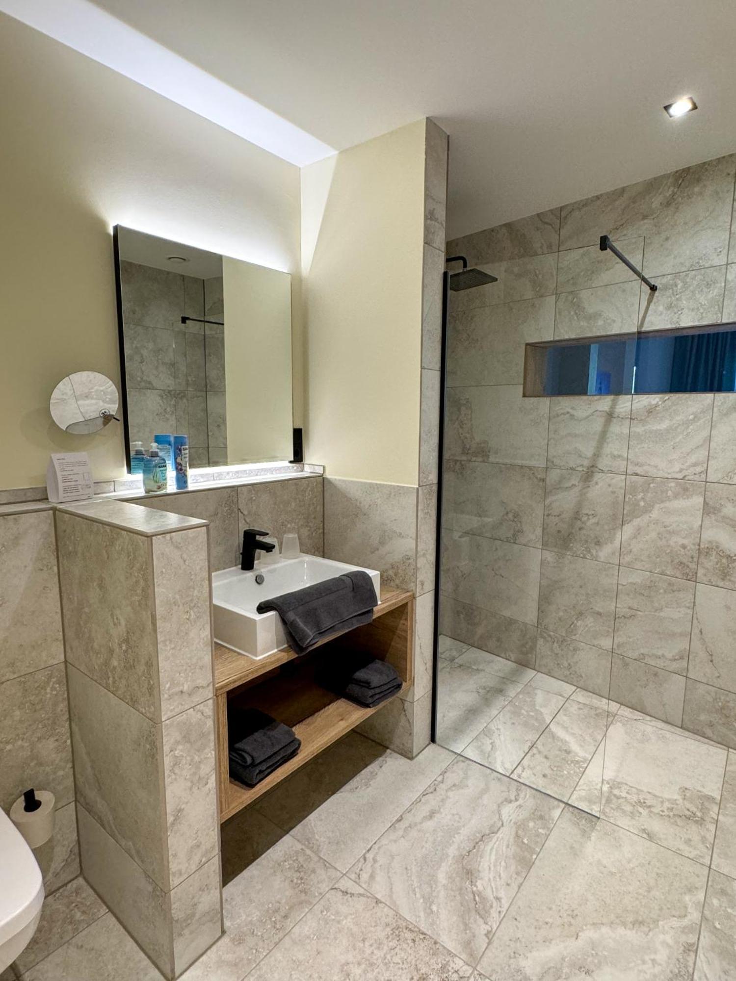 Veenland Hotel Haren Bagian luar foto
