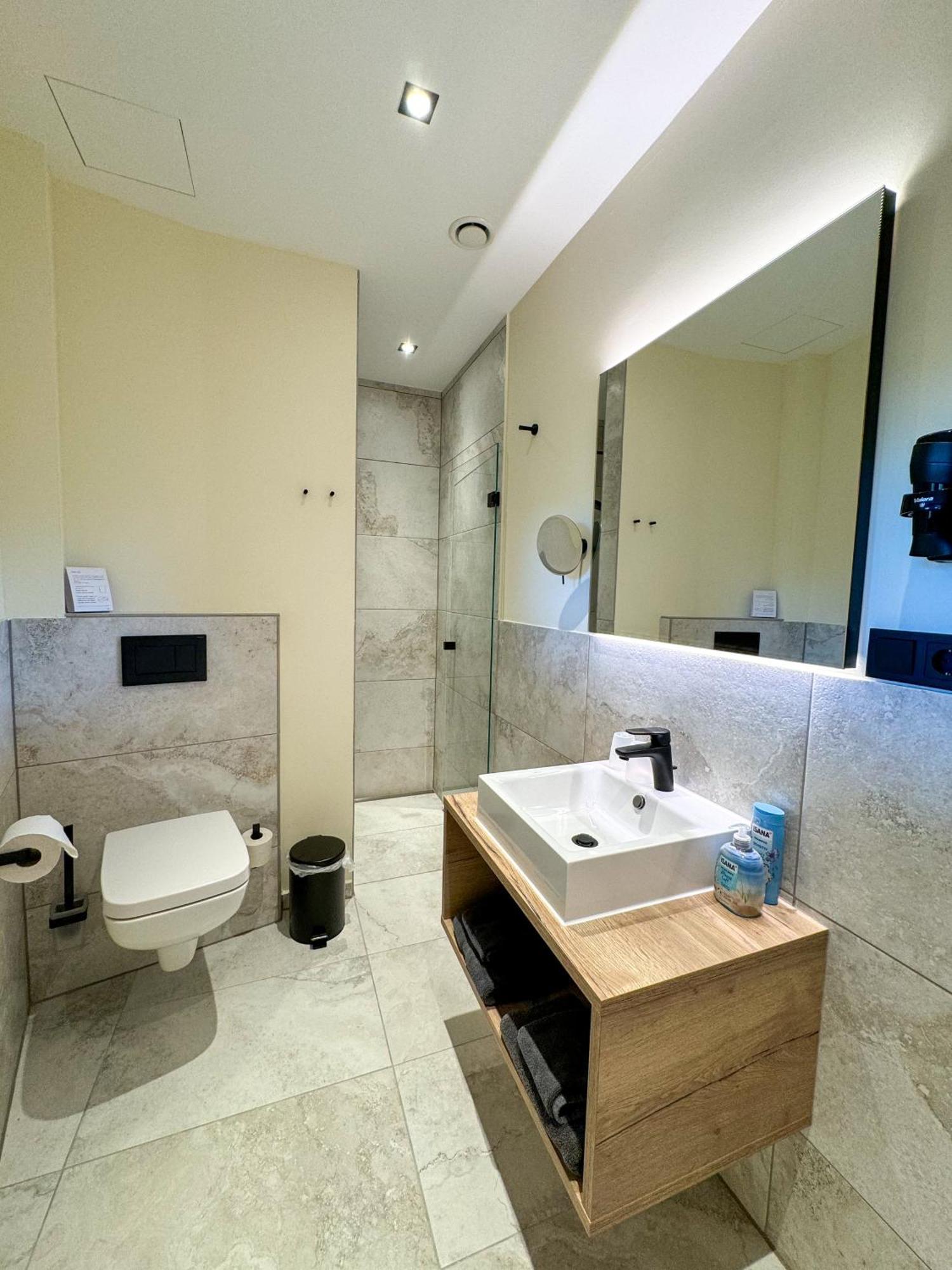 Veenland Hotel Haren Bagian luar foto