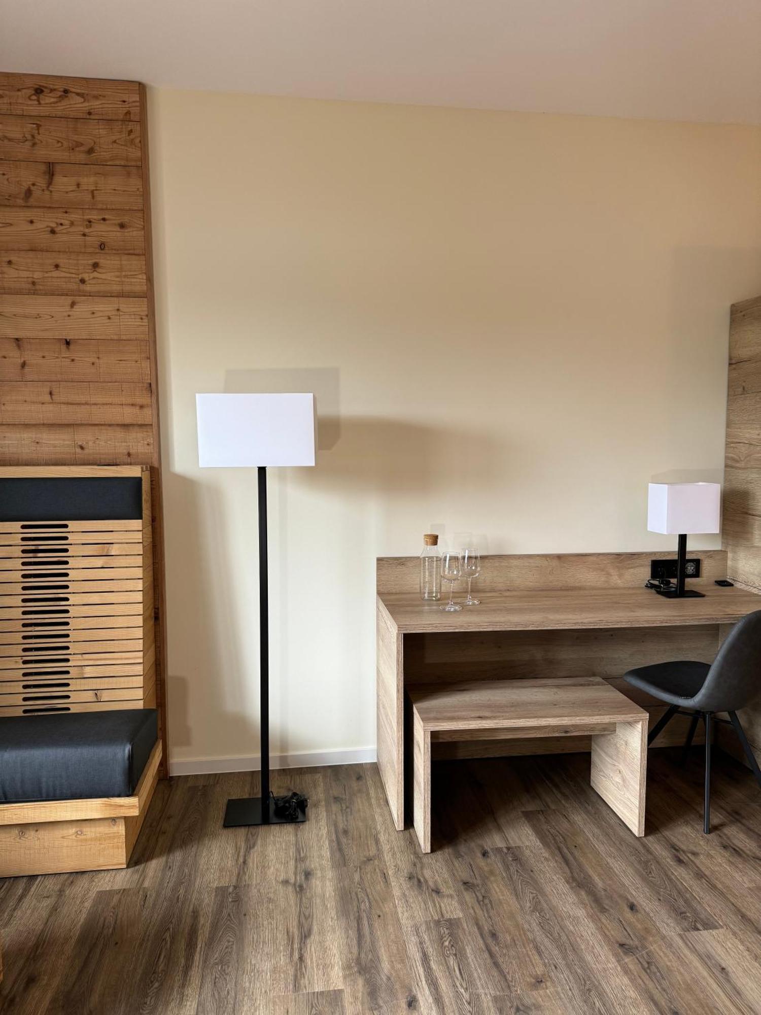 Veenland Hotel Haren Bagian luar foto