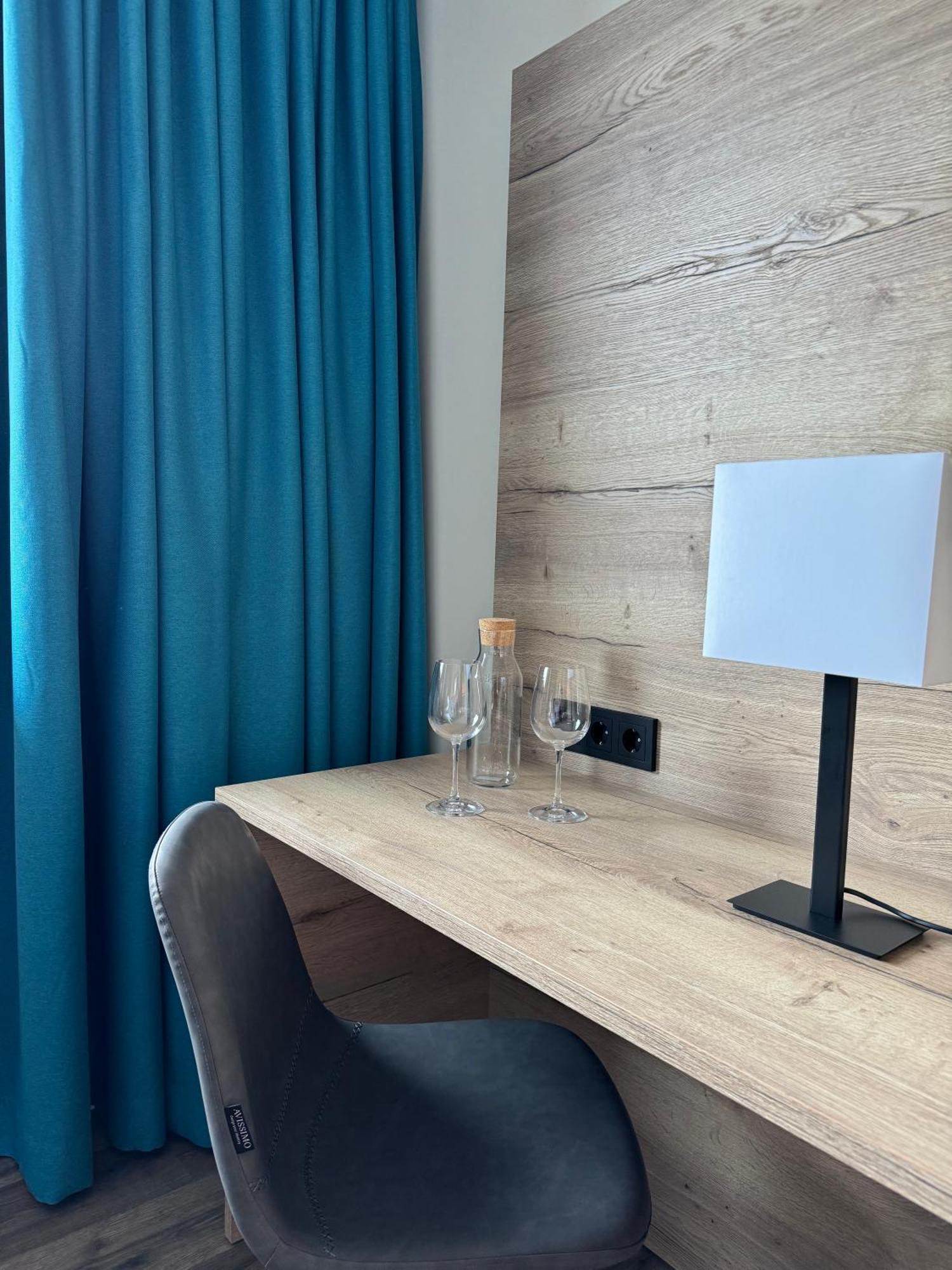 Veenland Hotel Haren Bagian luar foto