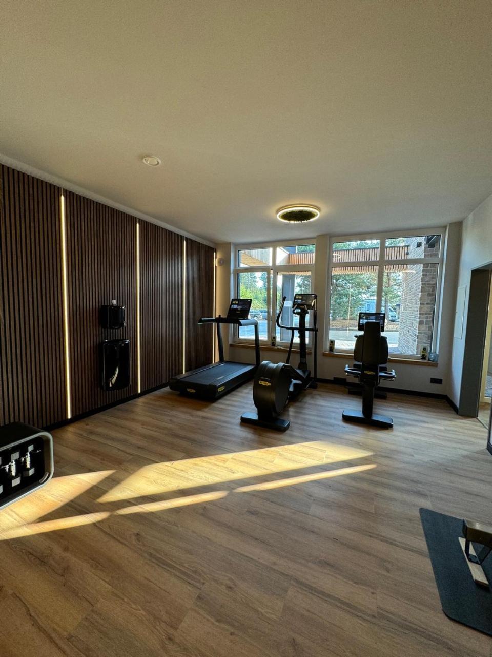 Veenland Hotel Haren Bagian luar foto